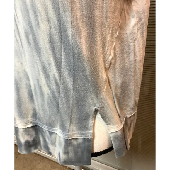 Red Haute Grey & White Ombré Top NWT — SMALL - Picture 3 of 11